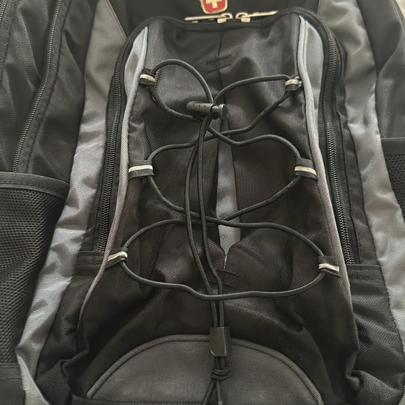 Swiss Gear Laptop backpack in black/ grey with laptop sleeve & tablet sleeve - Picture 4 of 16